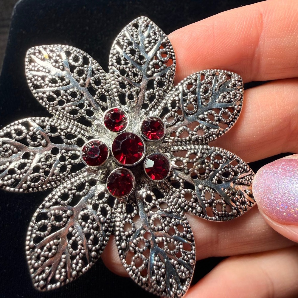 Silver Tone Filigree Flower Brooch Ruby Red Rhinestones Vintage Styl Pin Pendant